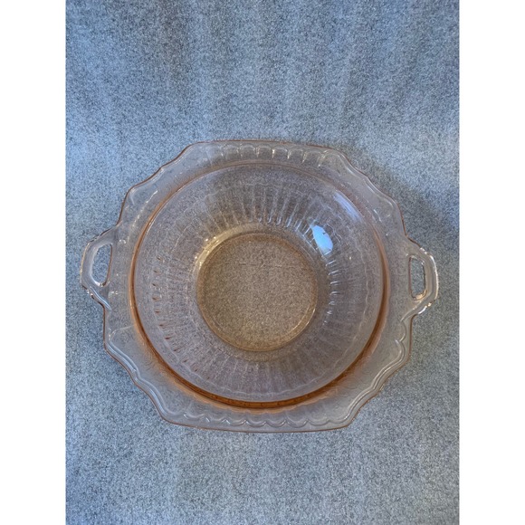 Glass serving bowl in light pink - Picture 1 of 11